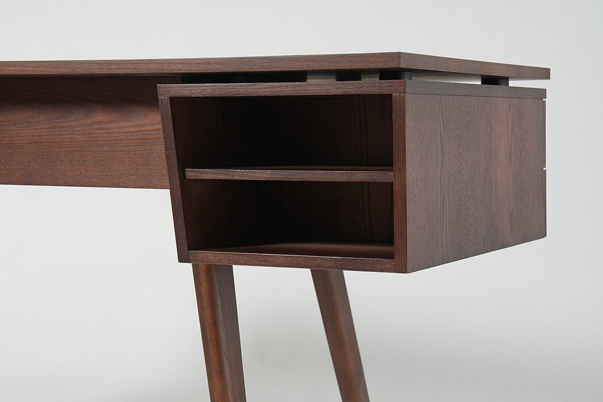 Schreibtisch 03, Nussbaum