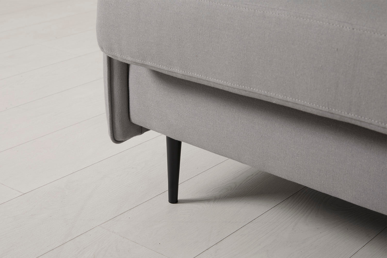 Modell 19 3-Sitzer Sofa mit Ottoman, Risso