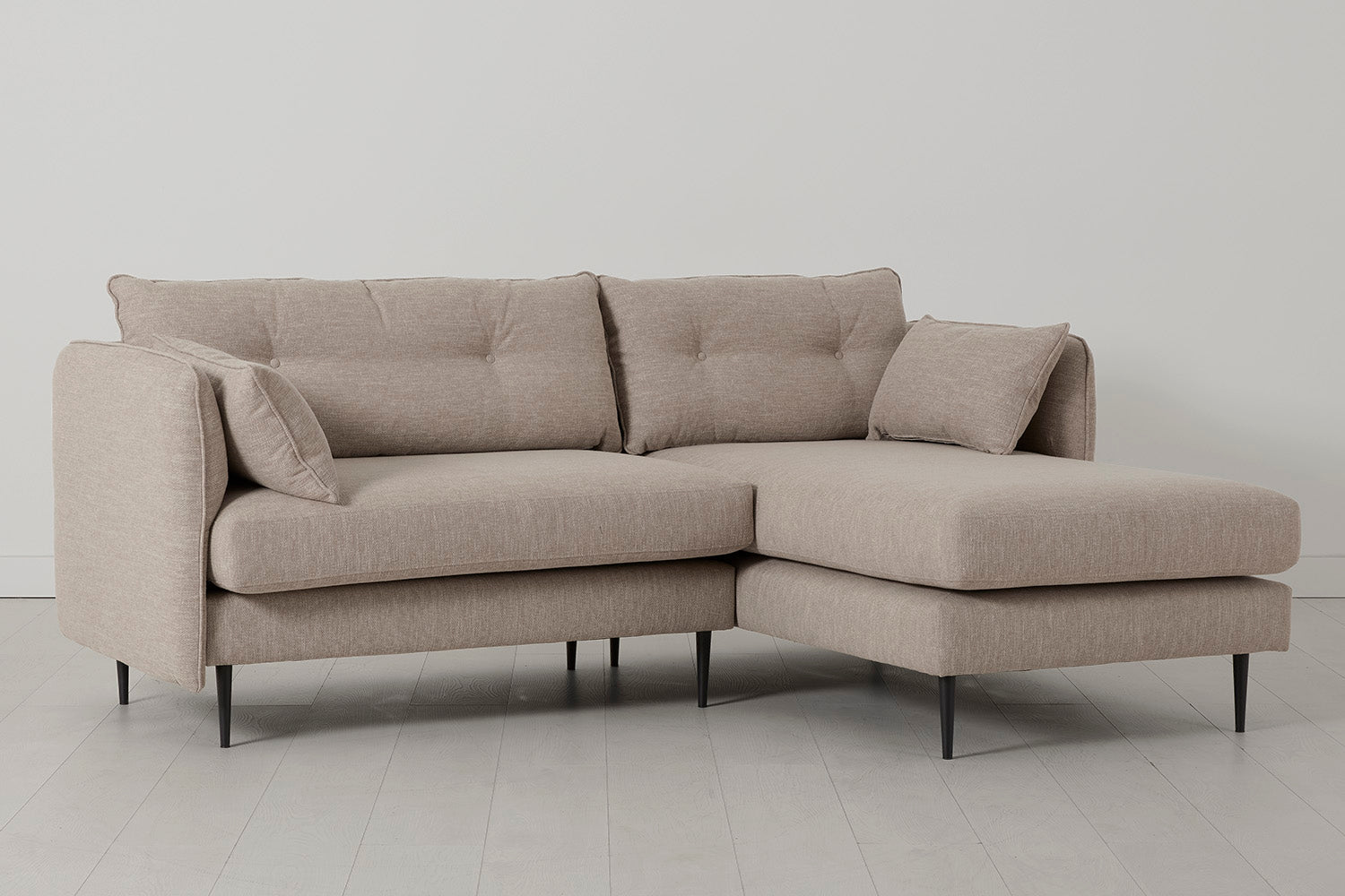 Modell 19 3-Sitzer Sofa mit rechter Chaise, Pumice