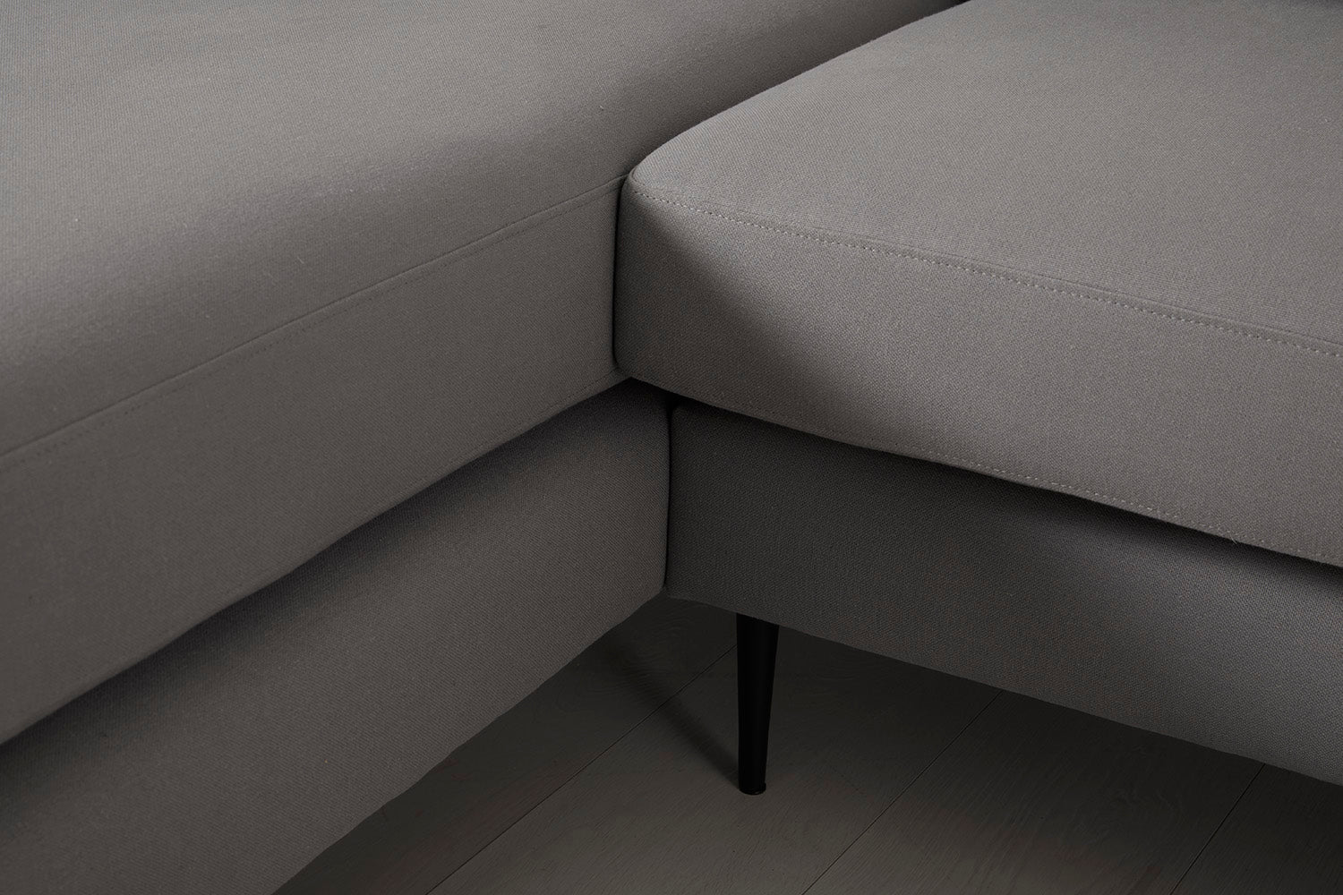Modell 19 3-Sitzer-Sofa mit Chaise Longue rechts, Risso