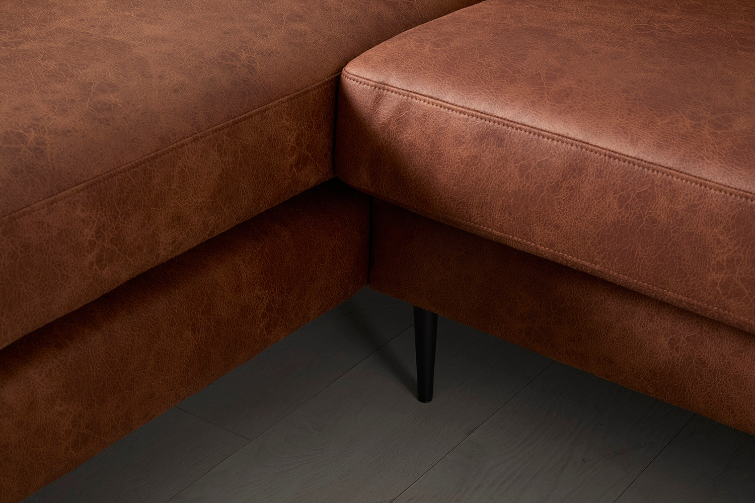 Modell 19 3-Sitzer Sofa mit rechter Chaiselongue, Kastanienbraun