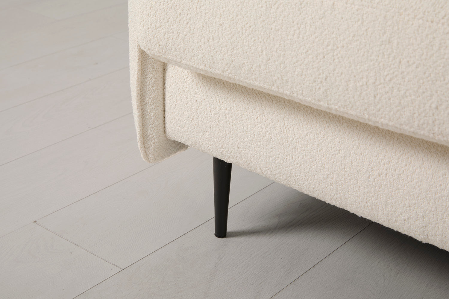 Modell 19 Dreisitzer-Sofa mit Ottomane, Elfenbein