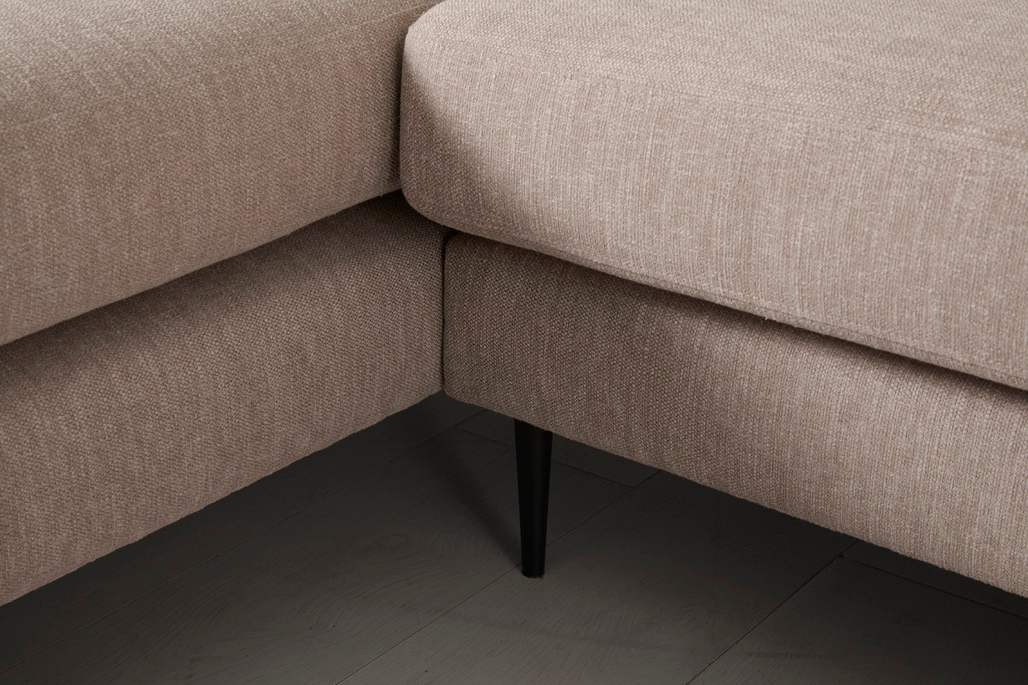 Modell 19 3-Sitzer Sofa mit rechter Chaise, Pumice