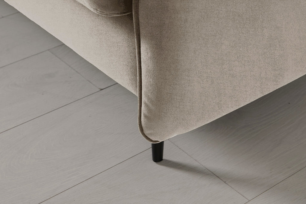Modell 19 Dreisitzer-Sofa mit Ottomane, Kreide
